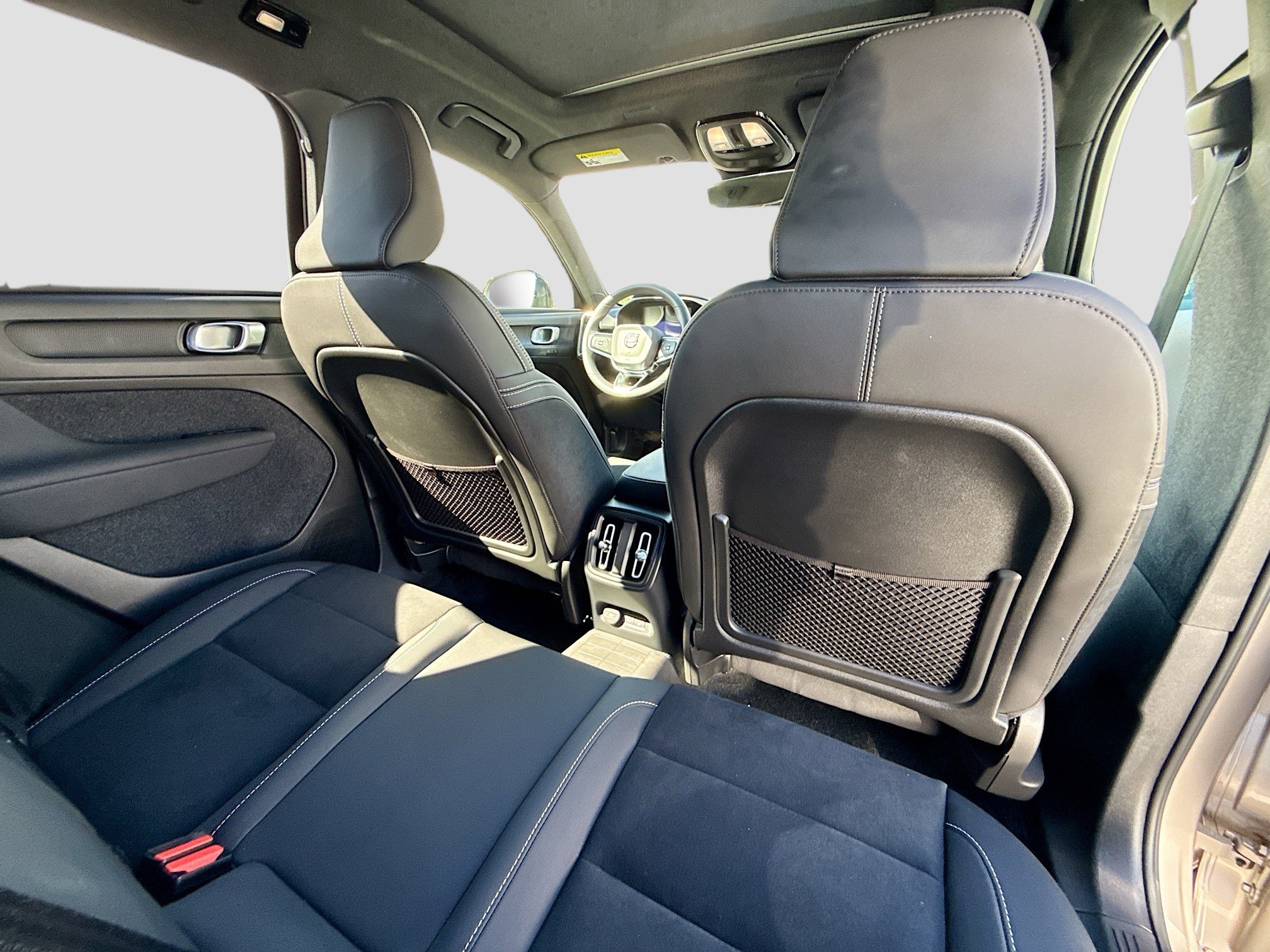 Used 2024 Volvo XC40 Recharge Plus w/ Protection Package Premier image 29