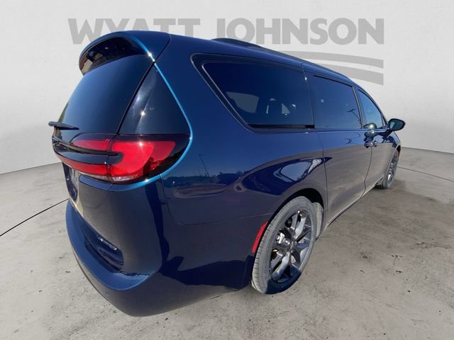 Used 2025 Chrysler Pacifica Limited FWD image 10