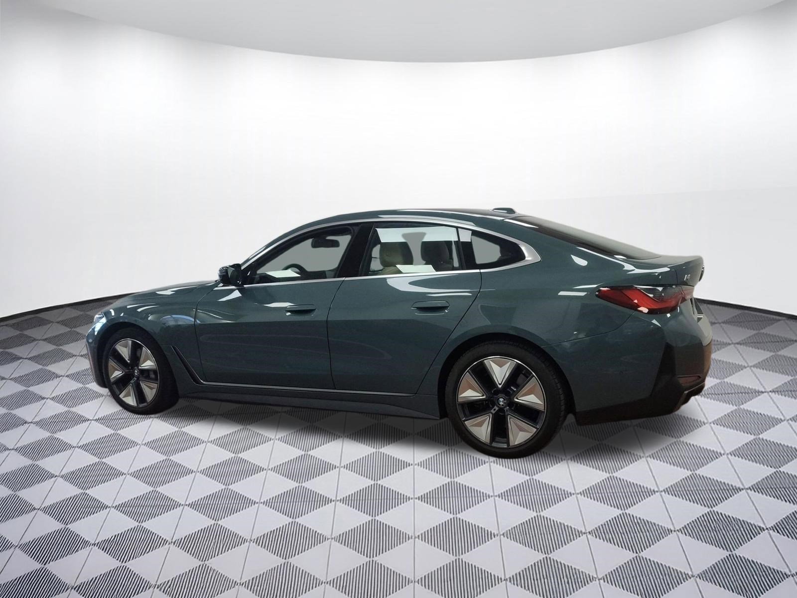 Used 2025 BMW i4 xDrive40i w/ M Sport Package image 3