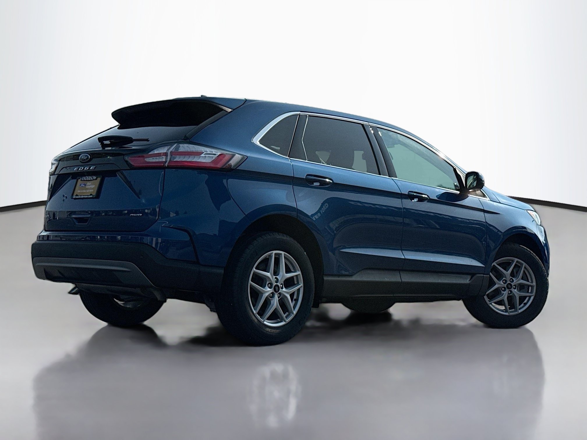 Used 2024 Ford Edge SEL w/ Convenience Package AWD/4WD image 2