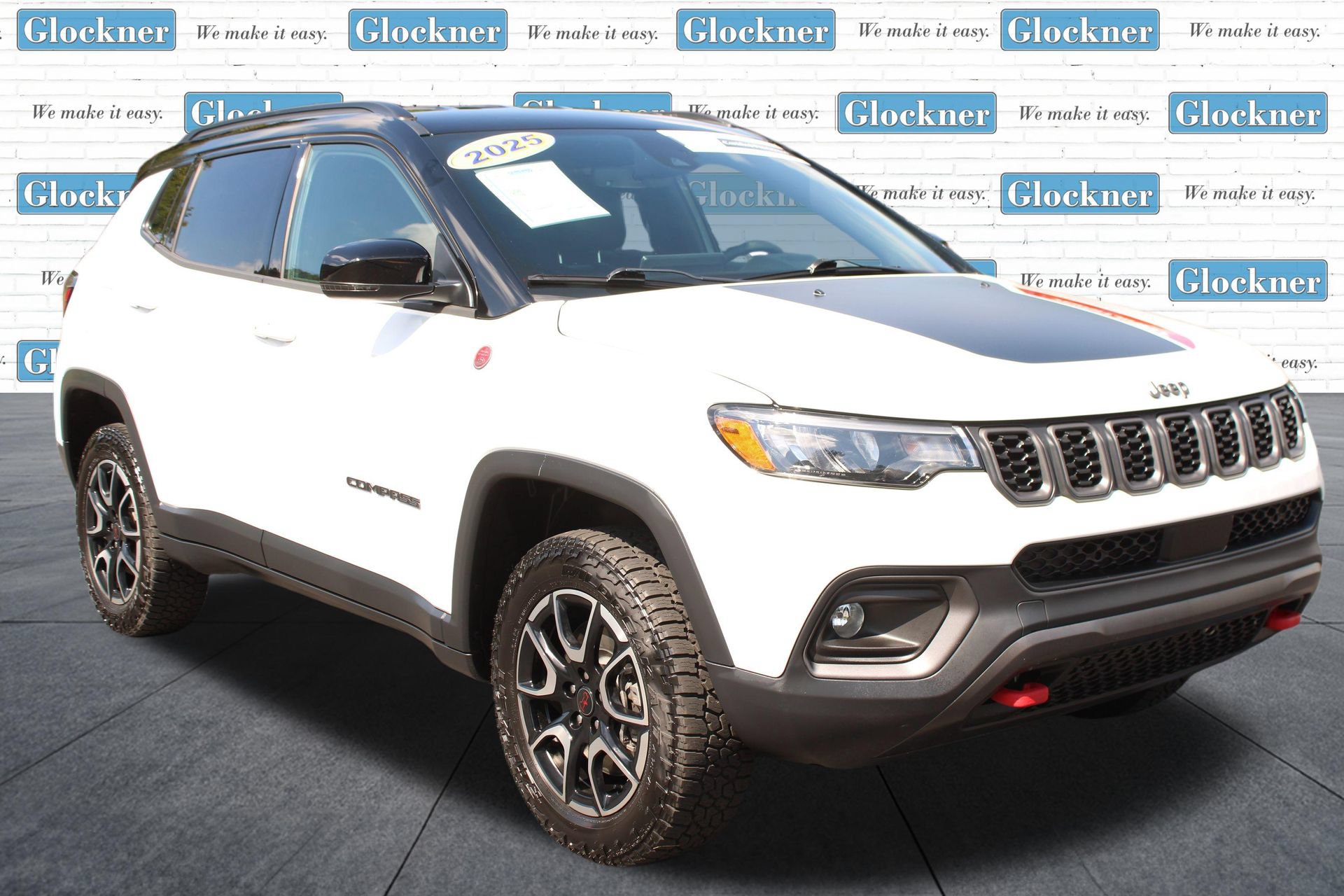 Used 2025 Jeep Compass Trailhawk w/ Trailhawk Convenience Group AWD/4WD image 3