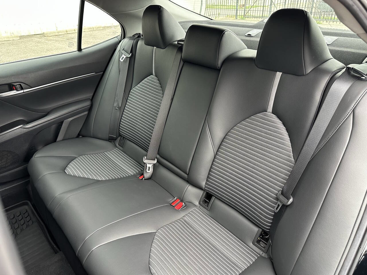 Used 2018 Toyota Camry SE image 37