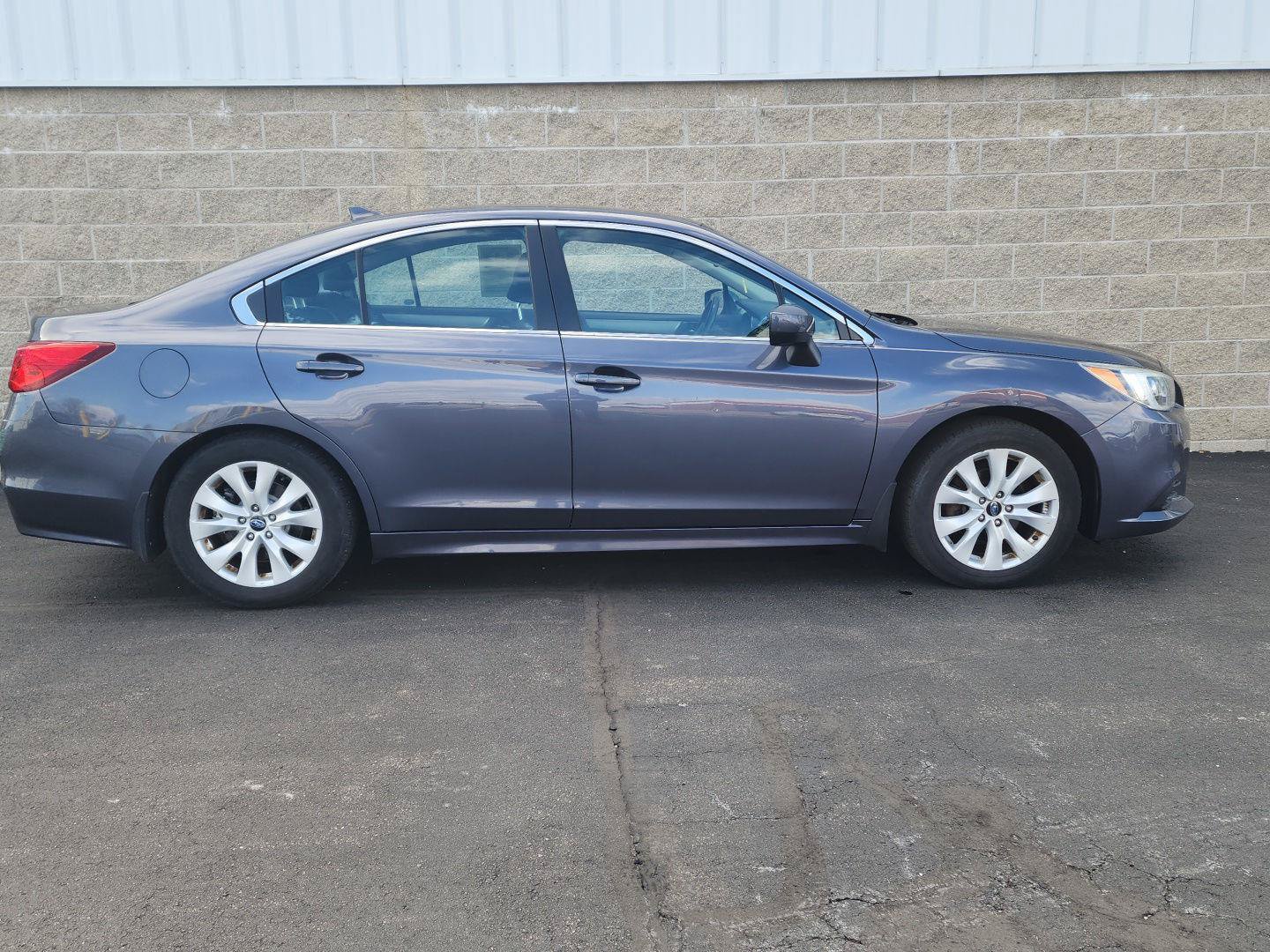 Used 2016 Subaru Legacy 2.5i Premium AWD/4WD image 3