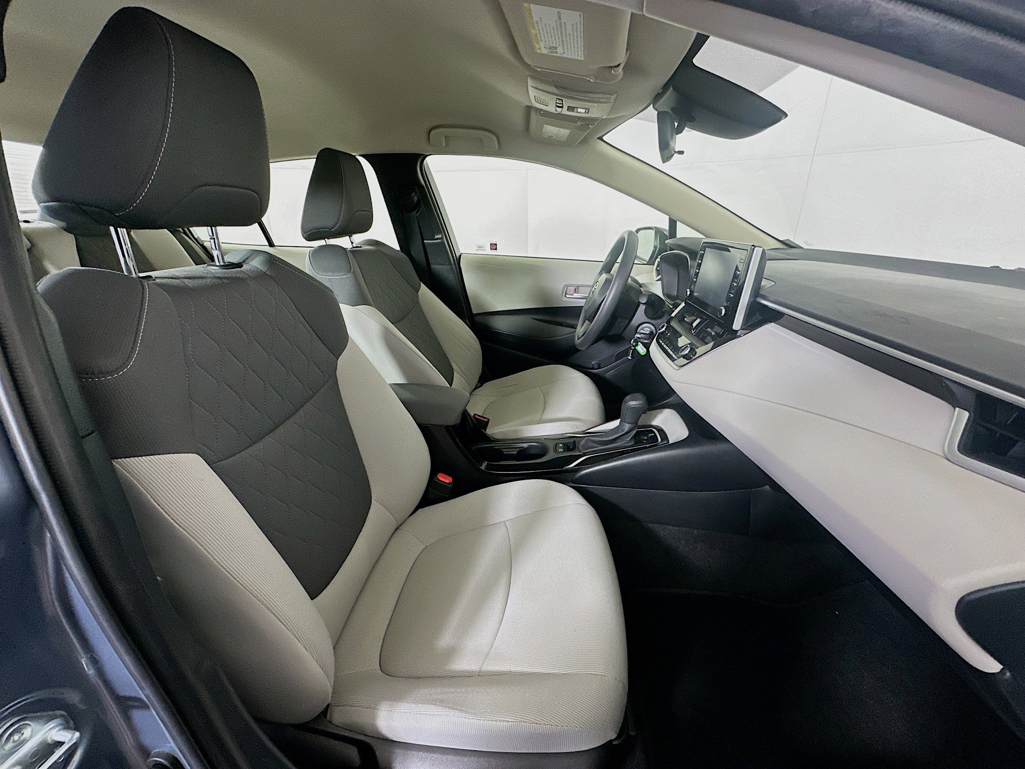 Used 2020 Toyota Corolla LE image 29