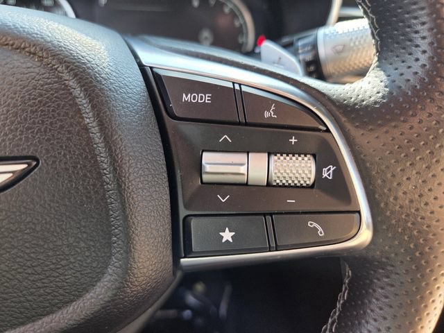 Used 2025 Genesis G70 2.5T RWD image 29