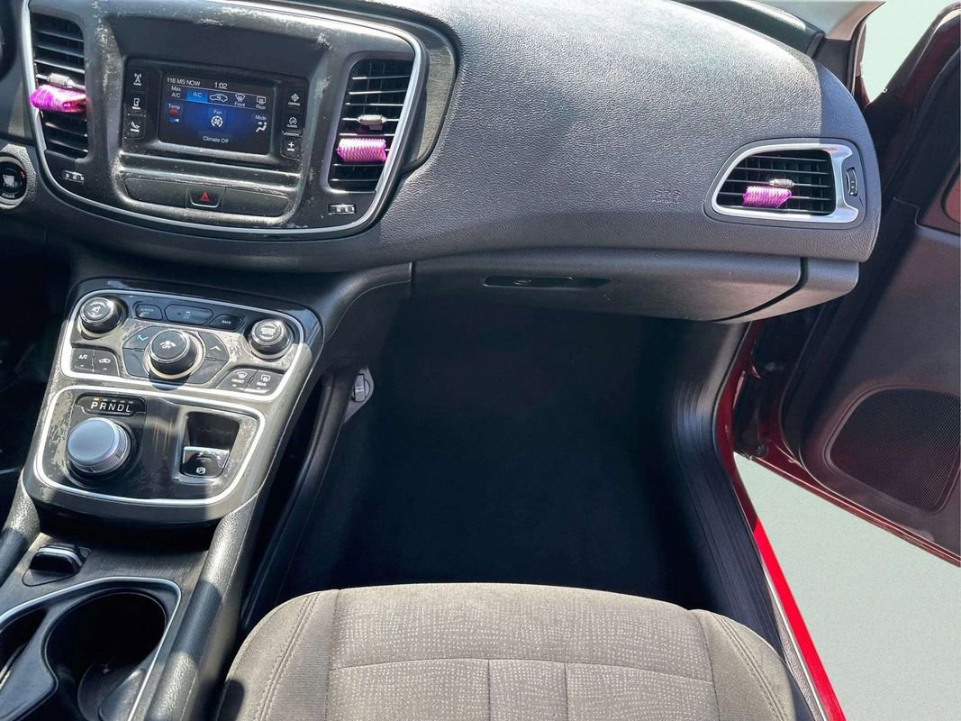 Used 2015 Chrysler 200 Limited w/ Convenience Group FWD image 7
