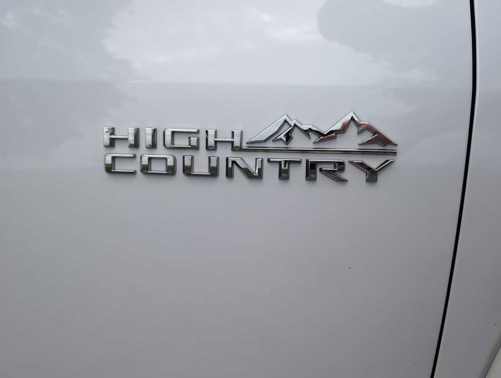 Used 2023 Chevrolet Traverse High Country FWD image 33