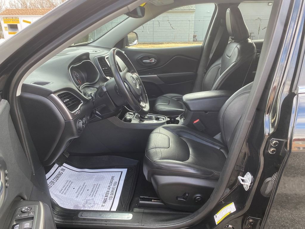 Used 2019 Jeep Cherokee Limited image 12