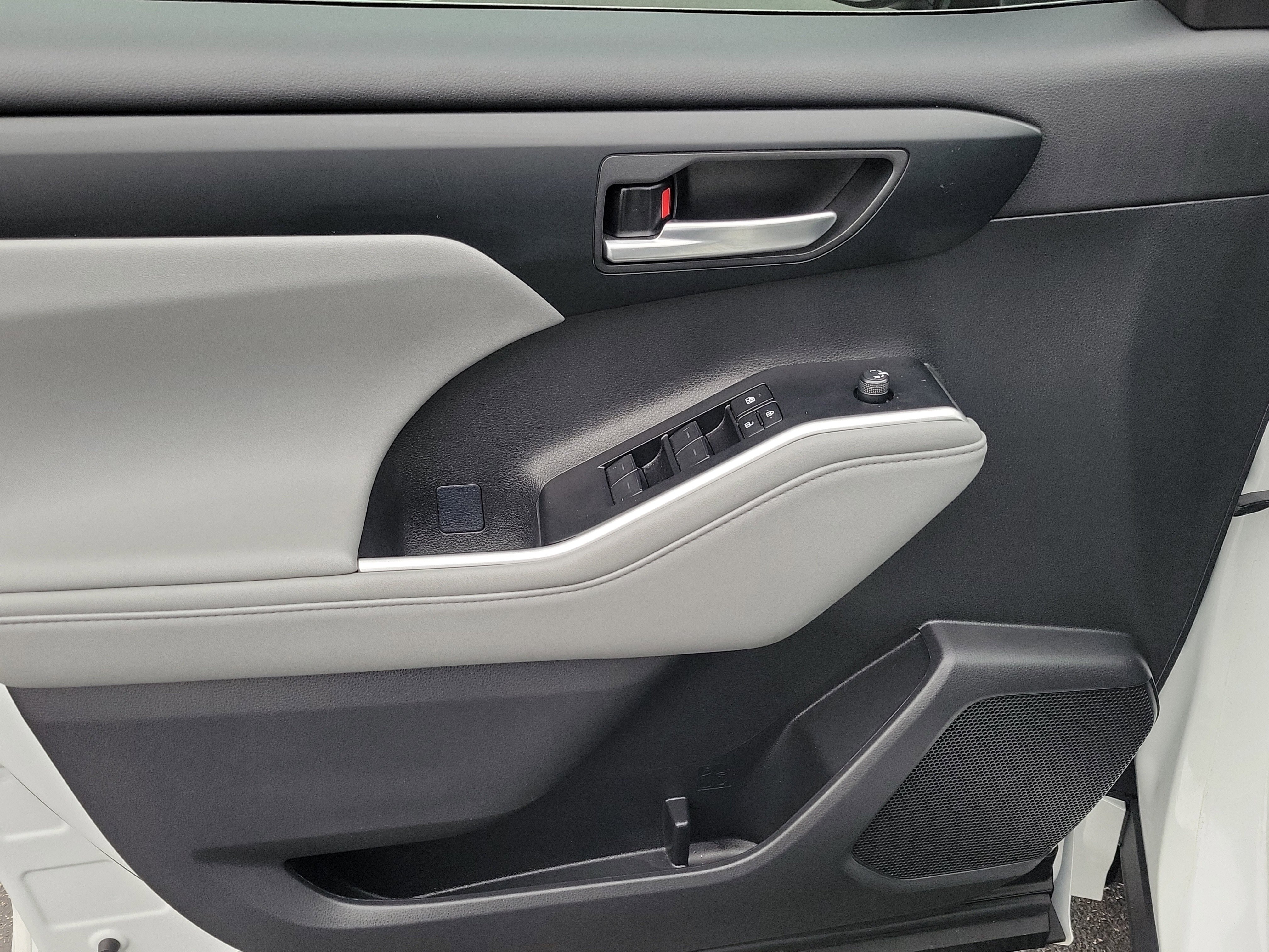 Certified 2025 Toyota Highlander XLE image 22