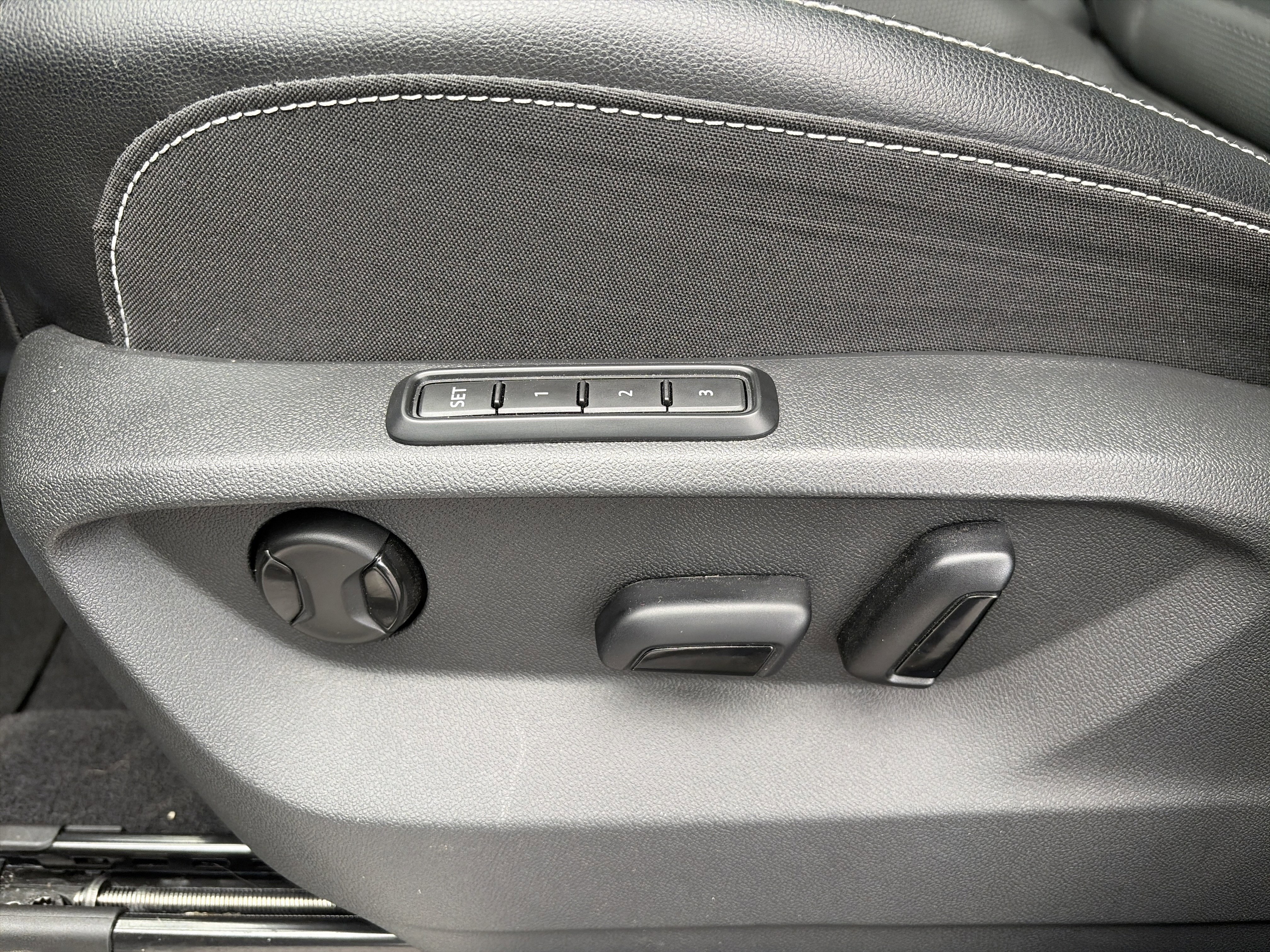 Used 2024 Volkswagen Atlas SEL image 19