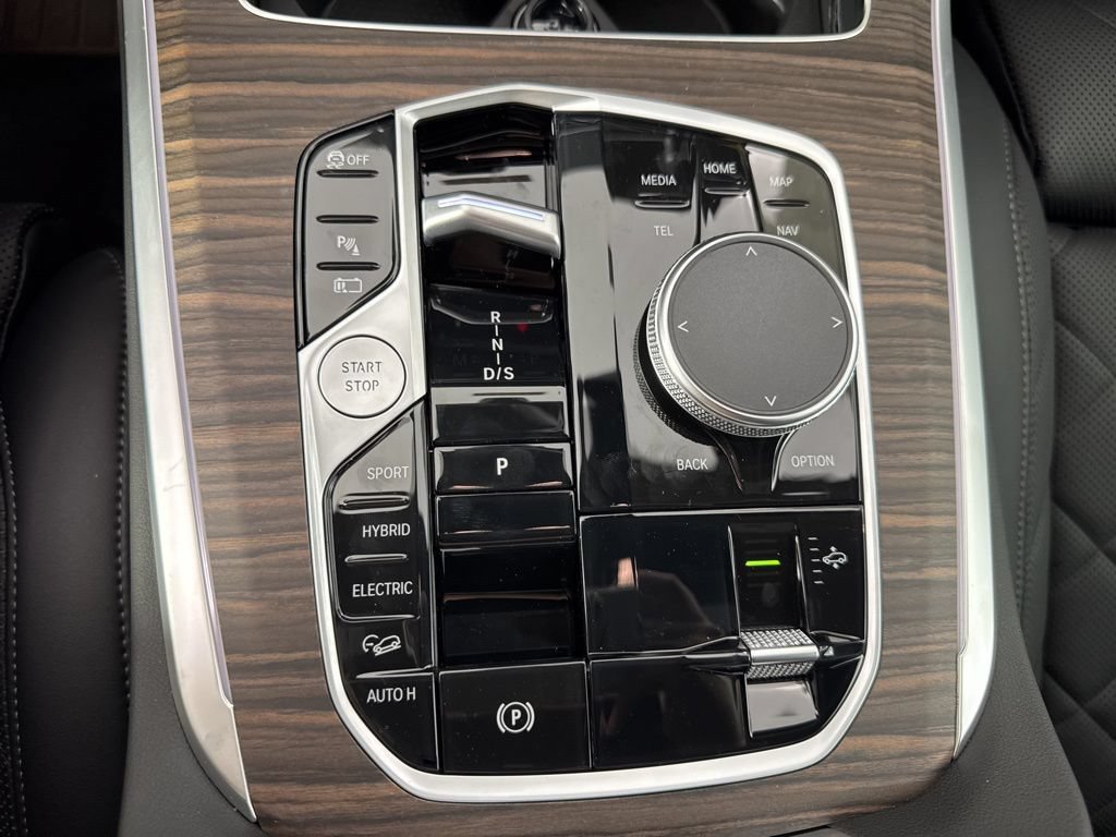 New 2026 BMW X5 xDrive50e w/ M Sport Package AWD/4WD image 18