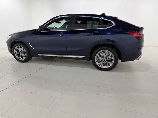 Used 2023 BMW X4 xDrive30i w/ Parking Assistance Package AWD/4WD image 2