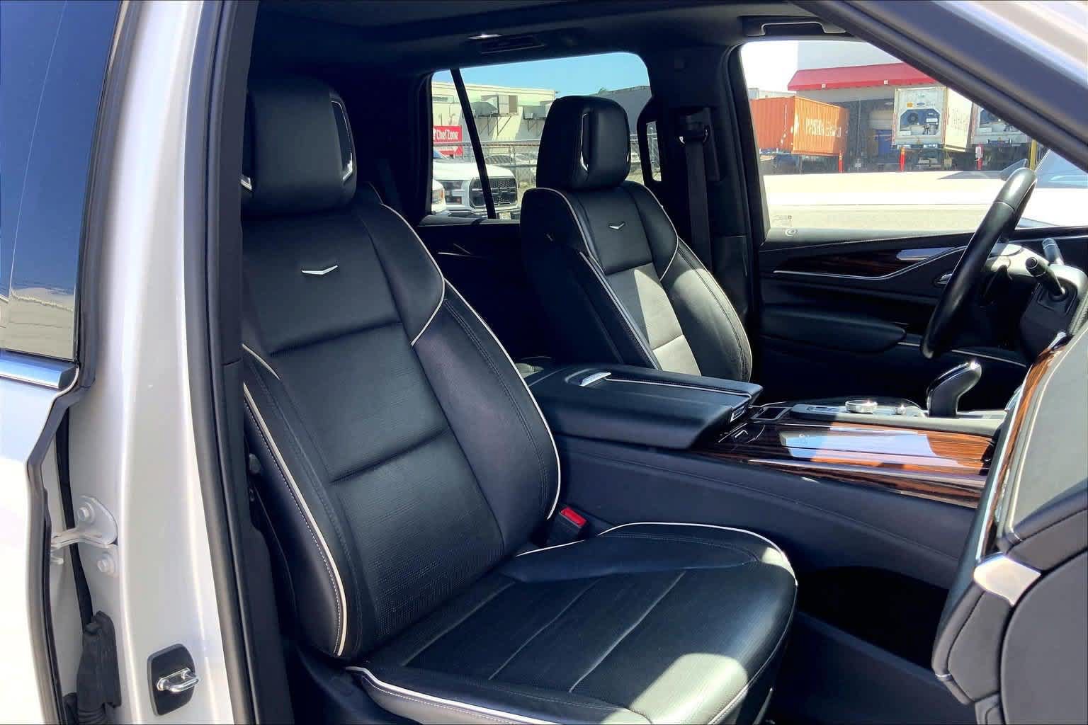Used 2022 Cadillac Escalade Premium Luxury RWD image 13