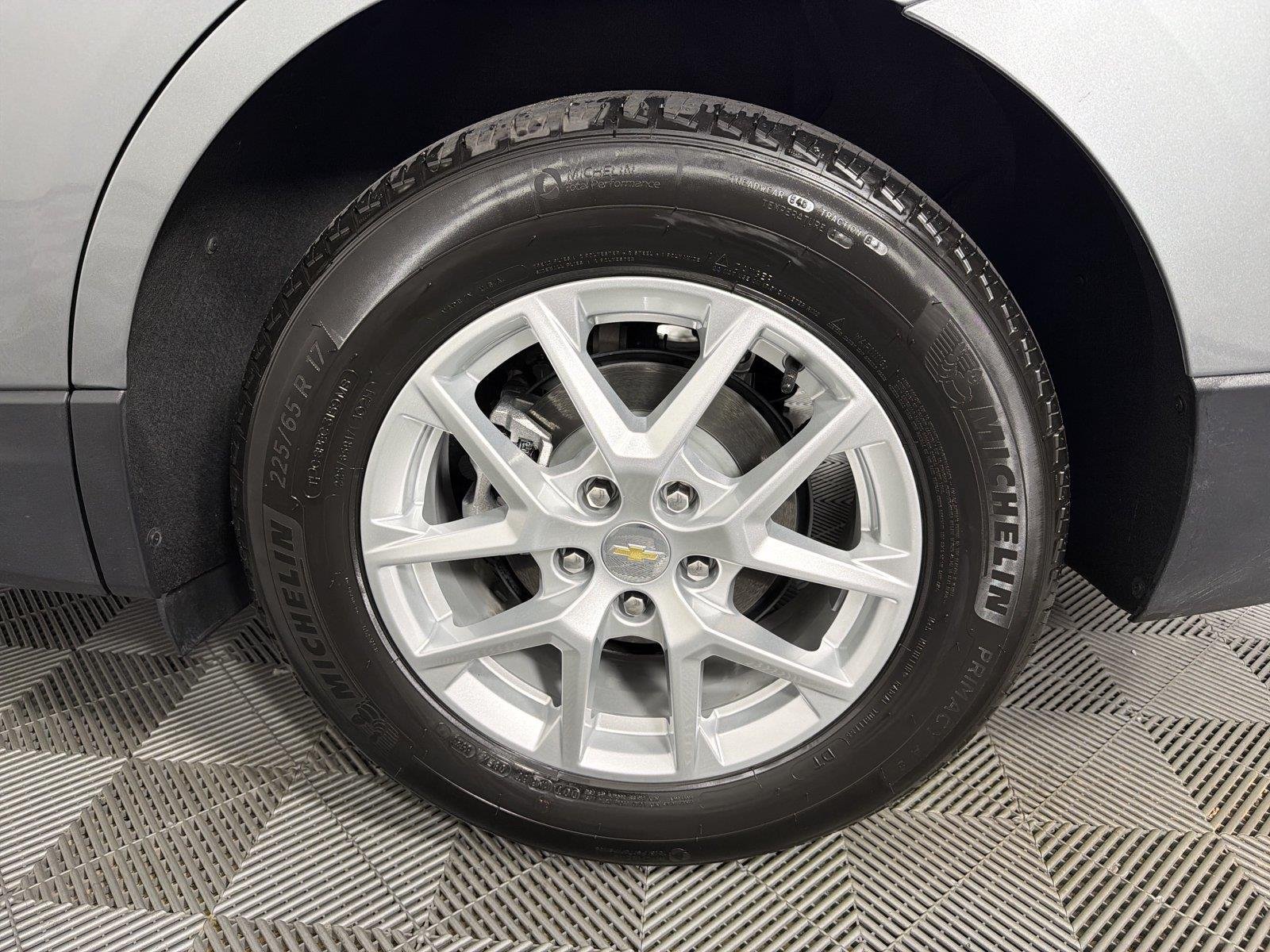 Used 2024 Chevrolet Equinox LT FWD image 18