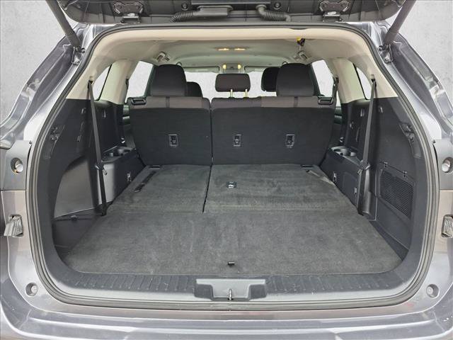 Used 2025 Toyota Highlander LE FWD image 6