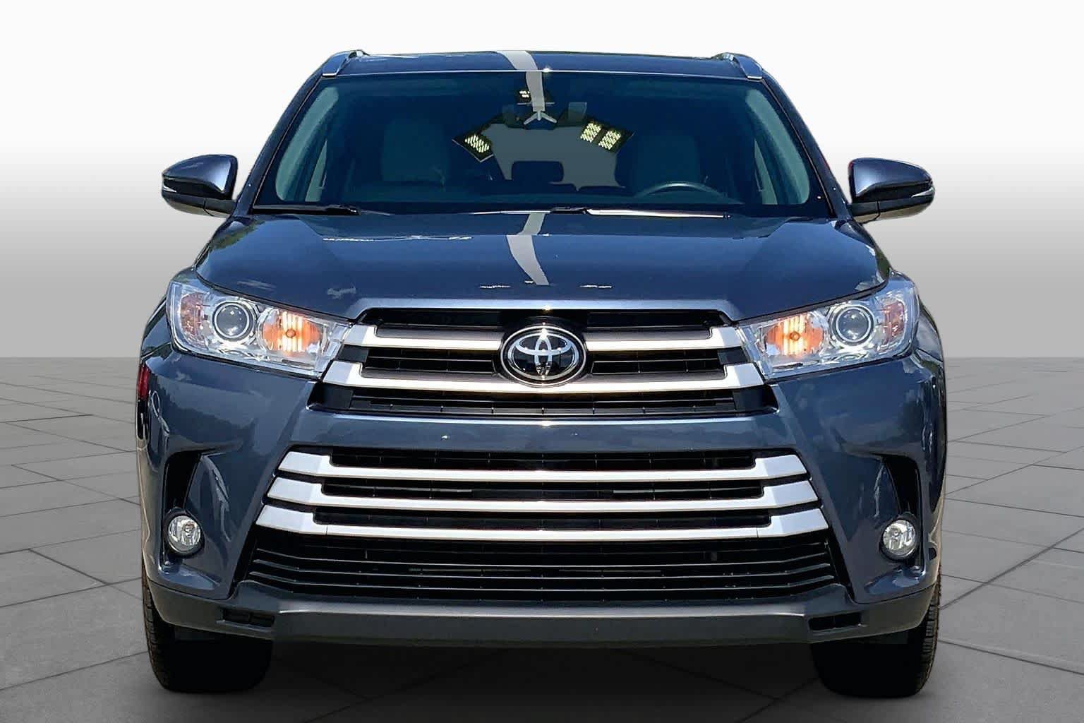 Used 2019 Toyota Highlander XLE AWD/4WD image 4