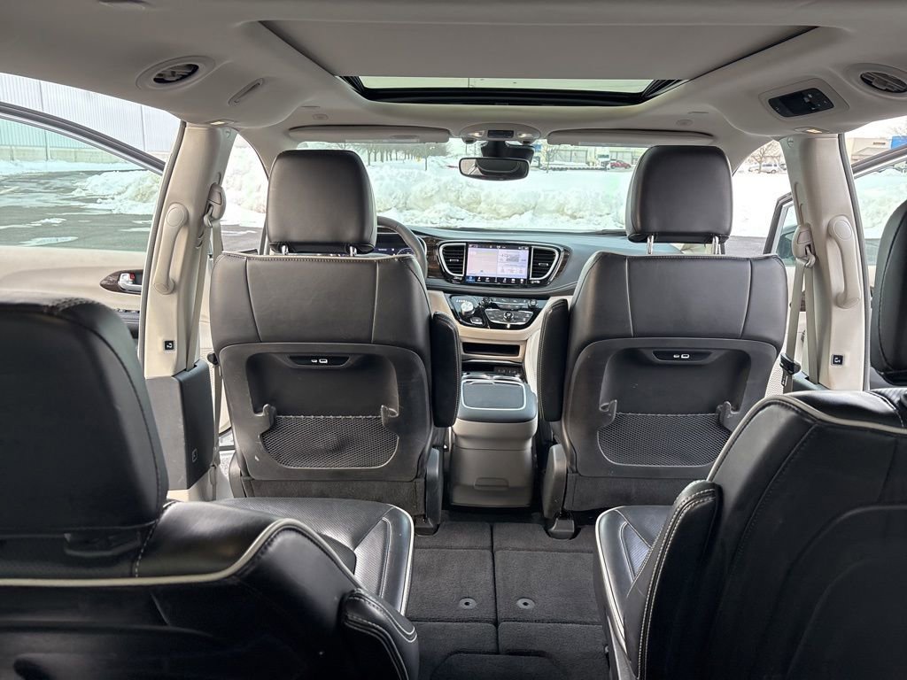 Used 2024 Chrysler Pacifica Limited FWD image 28