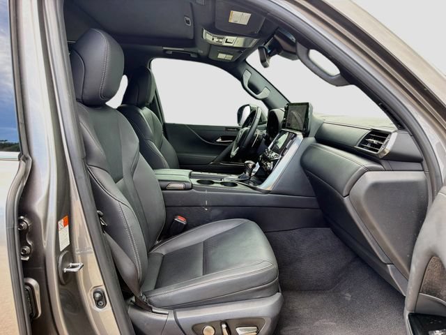 Used 2024 Lexus LX 600 4WD w/ Luxury Package image 16
