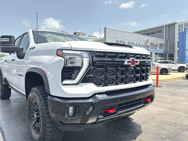 New 2026 Chevrolet Silverado 2500 ZR2 w/ LPO, Dark Essentials Package AWD/4WD image 4