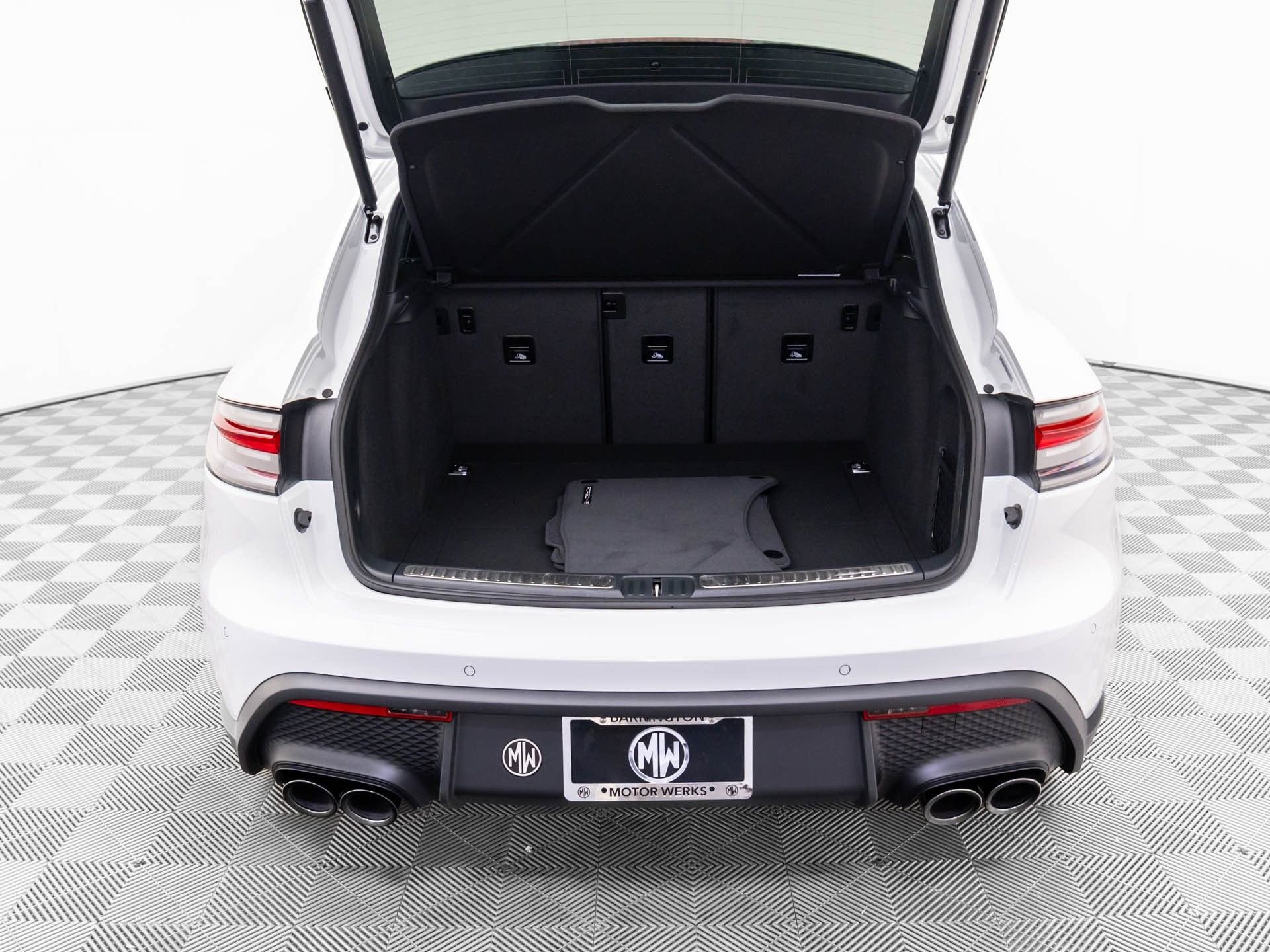 Certified 2026 Porsche Macan image 33