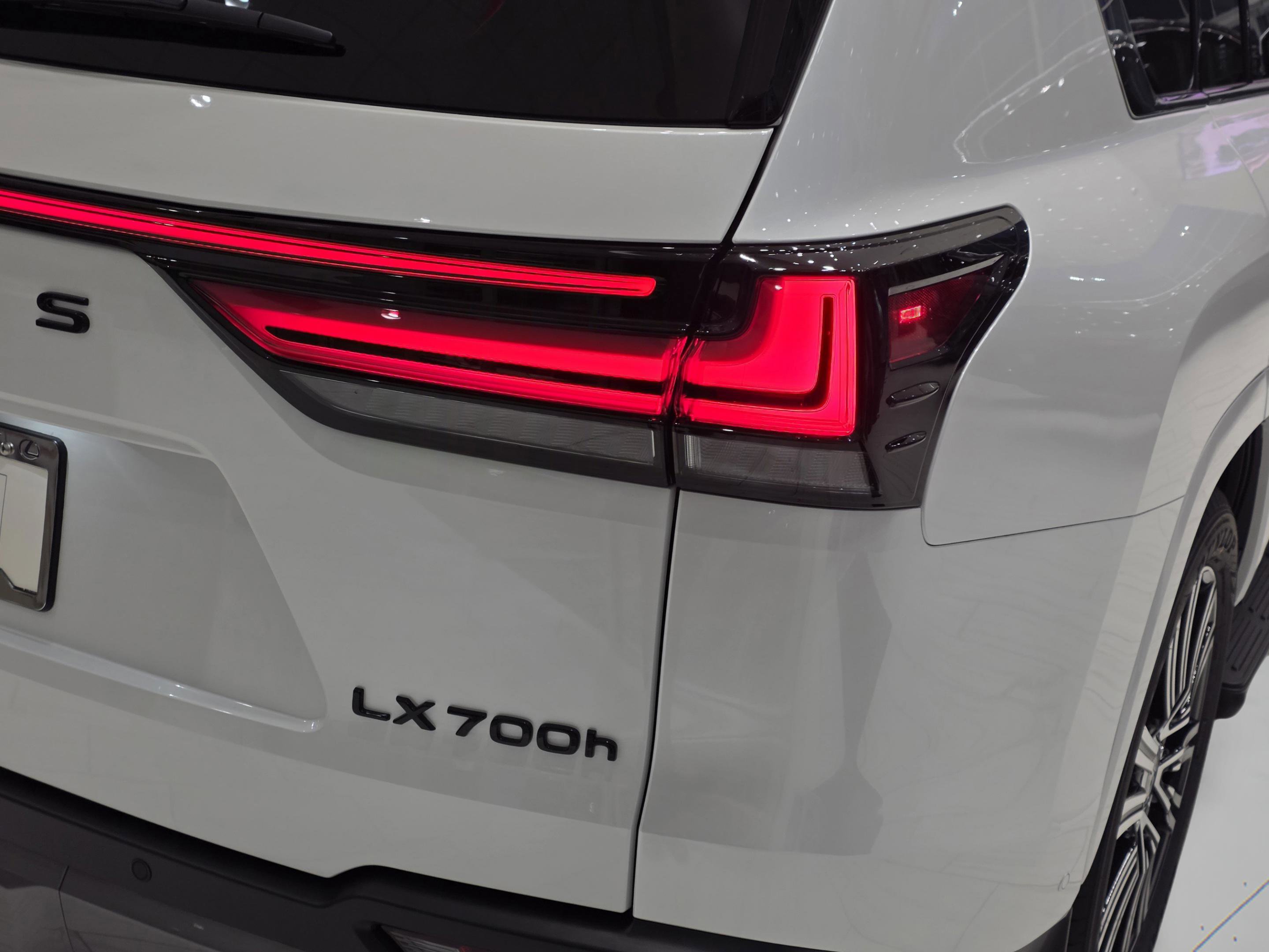 New 2026 Lexus LX 700h Luxury image 29