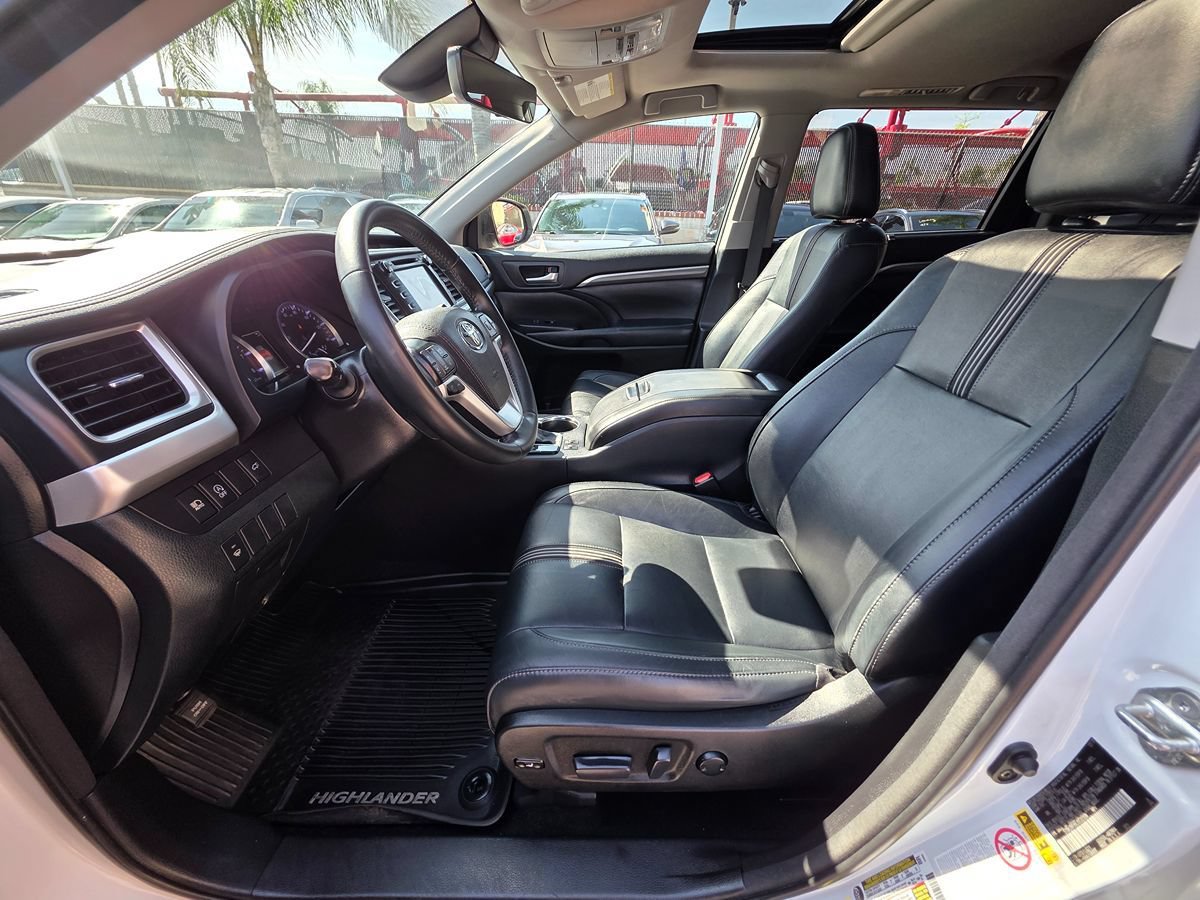 Used 2018 Toyota Highlander SE FWD image 23