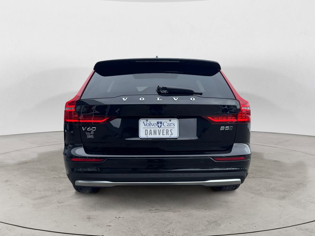 Certified 2025 Volvo V60 B5 Cross Country Plus image 4
