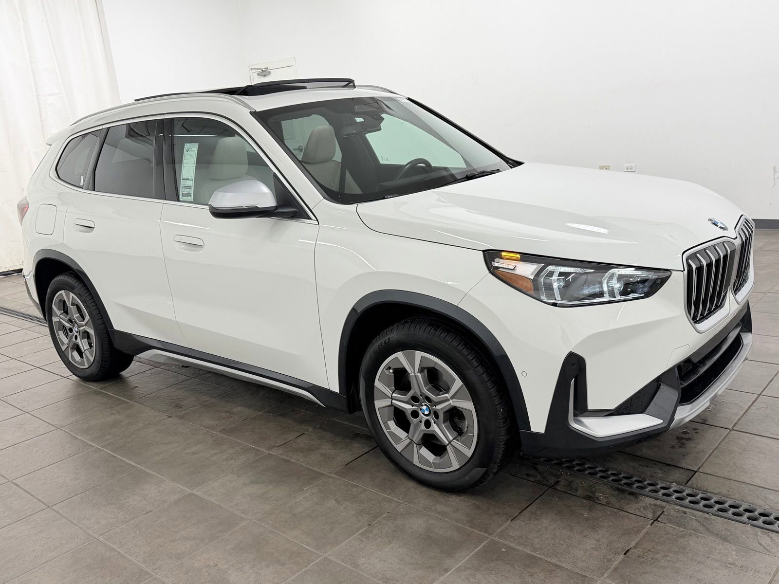 Used 2023 BMW X1 xDrive28i w/ Convenience Package AWD/4WD image 6