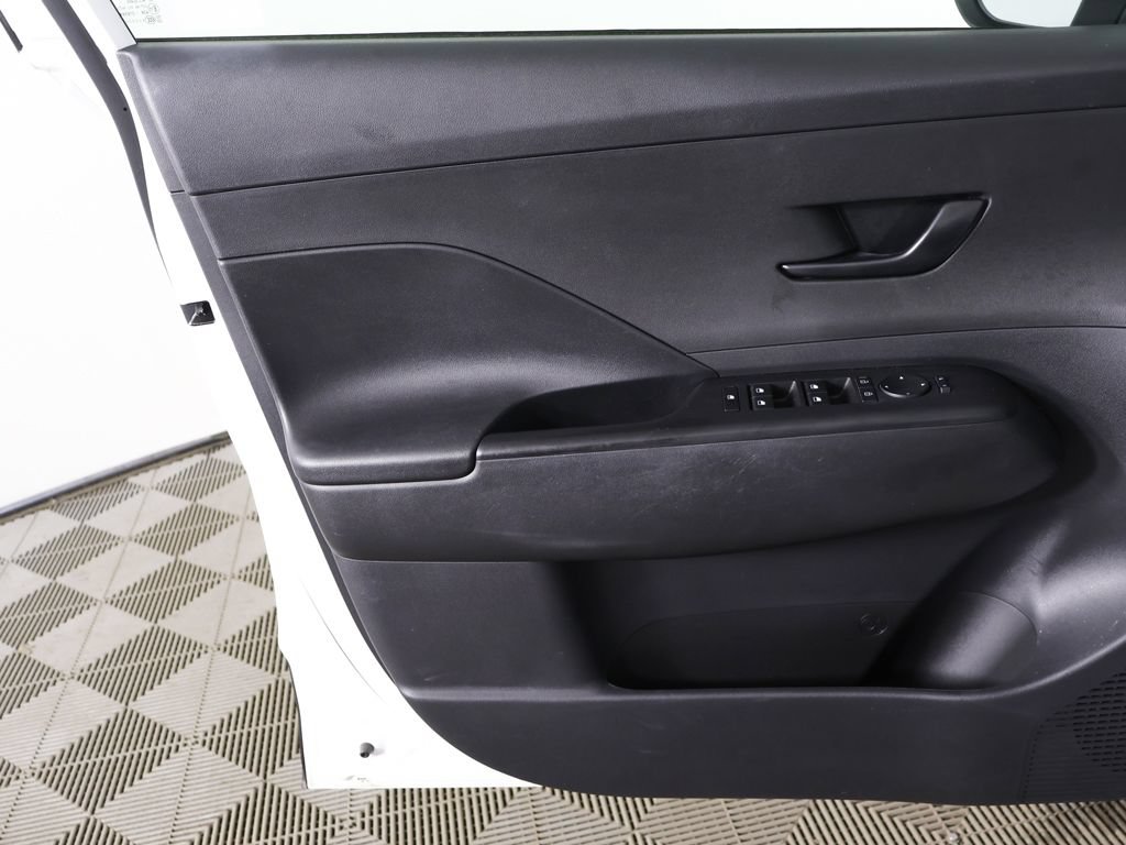 Used 2024 Hyundai Kona SEL AWD/4WD image 17