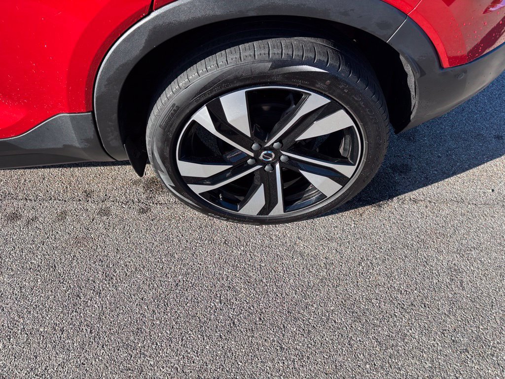 Certified 2024 Volvo XC40 B5 Plus w/ Climate Package AWD/4WD image 32