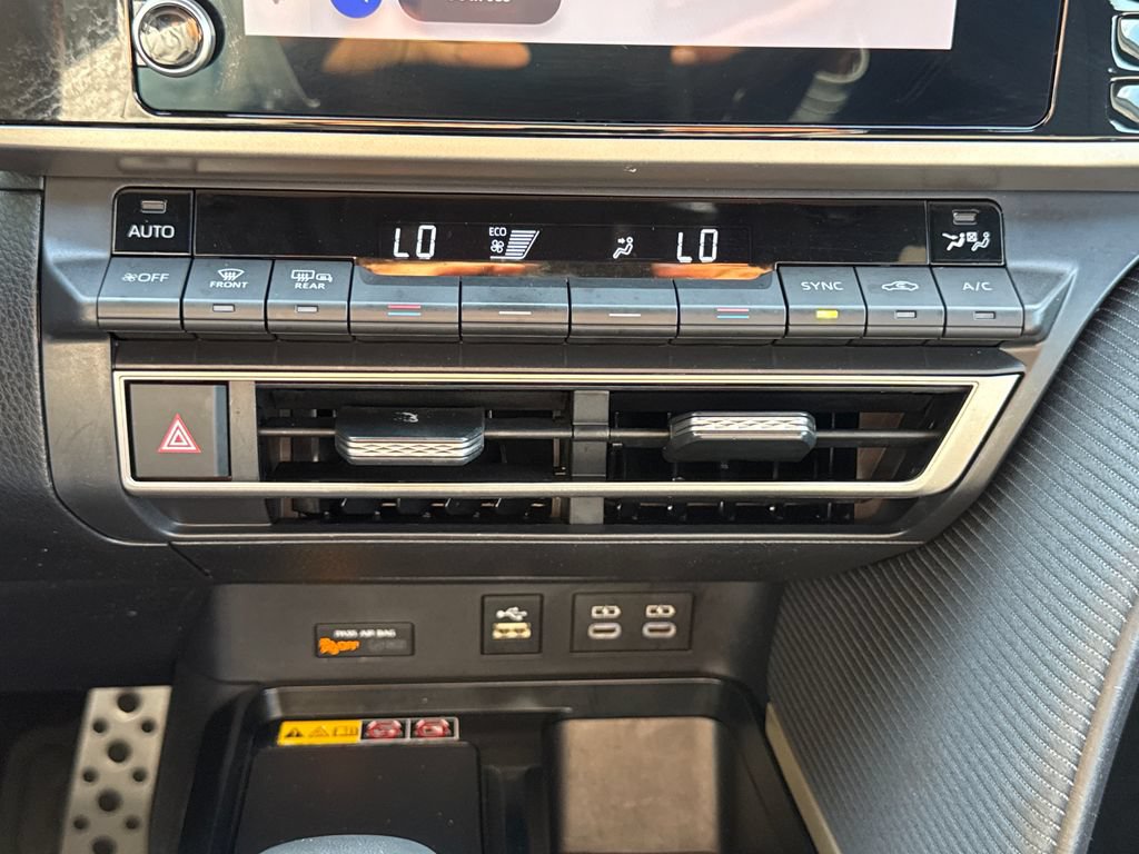 Used 2025 Toyota Camry SE FWD image 24