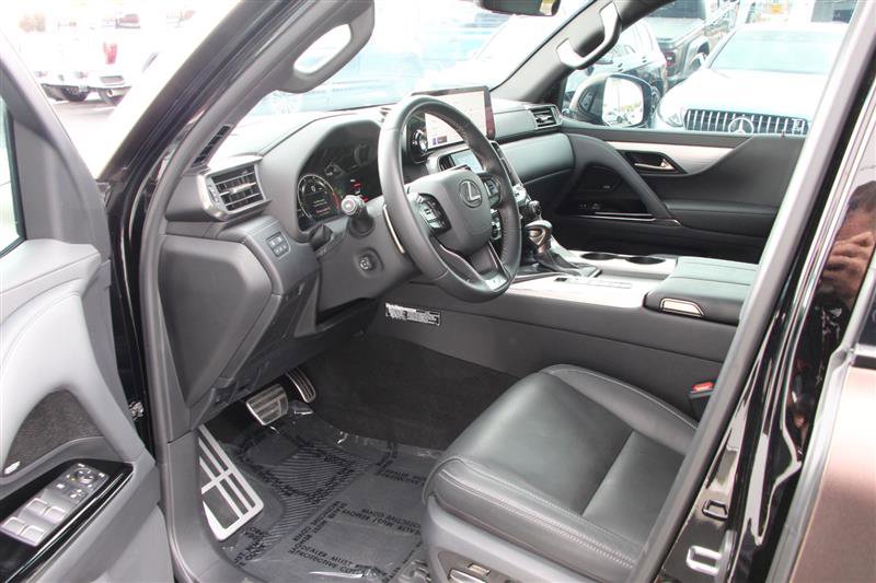 Used 2024 Lexus LX 600 F Sport image 4