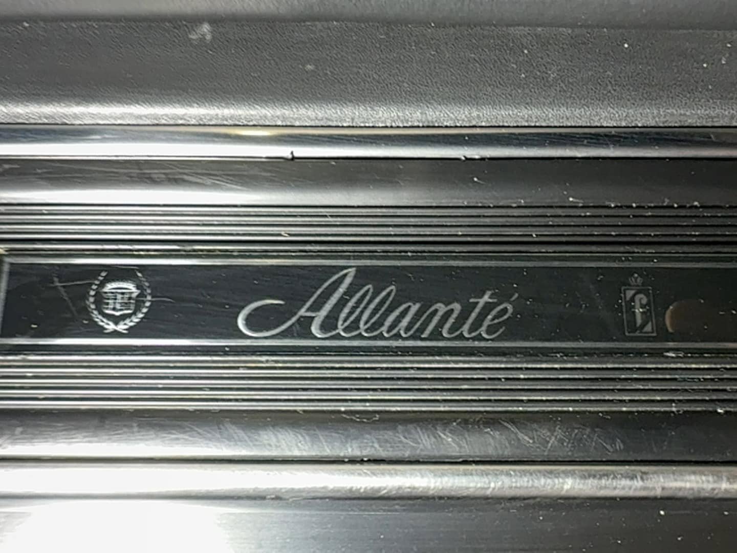 Used 1993 Cadillac Allante FWD image 48