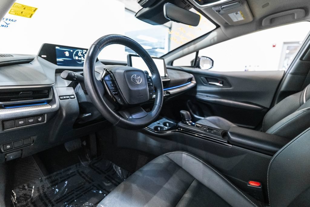 Certified 2025 Toyota Prius XLE FWD image 4