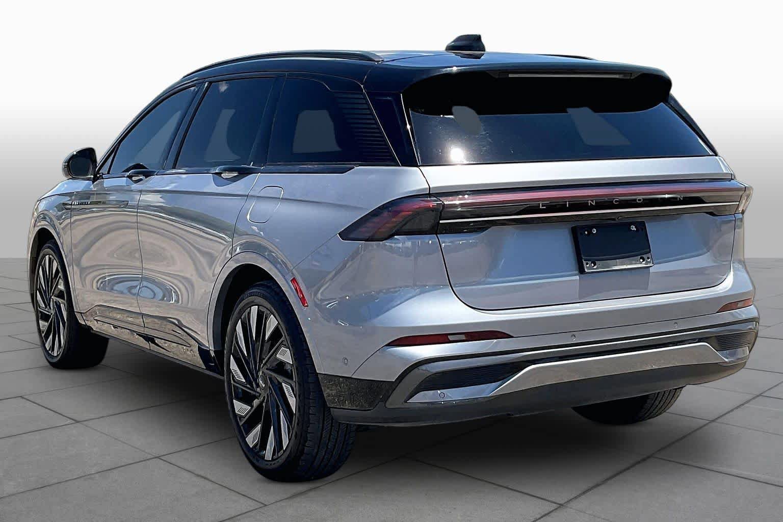 Used 2024 Lincoln Nautilus Reserve w/ Equipment Group 202A AWD/4WD image 11