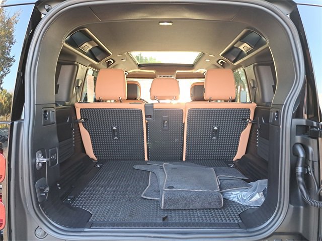Used 2024 Land Rover Defender 110 S image 9