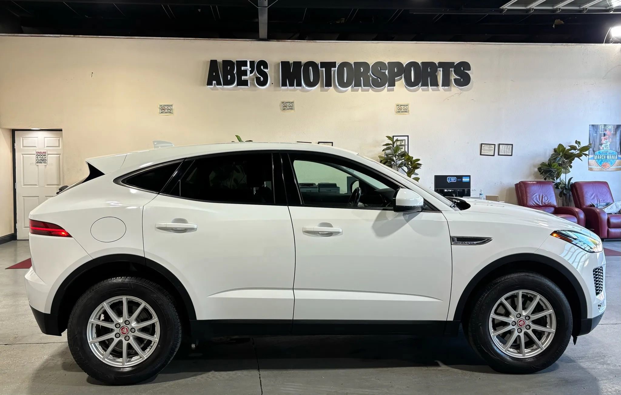 Used 2019 Jaguar E-PACE P250 Sport Utility 4D AWD/4WD image 4
