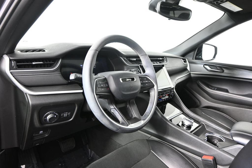 Used 2023 Jeep Grand Cherokee Altitude AWD/4WD image 22