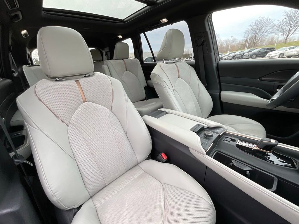 Certified 2025 Toyota Grand Highlander AWD Hybrid image 18