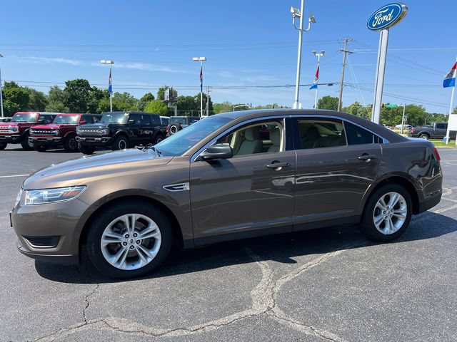 Used 2016 Ford Taurus SE FWD image 3