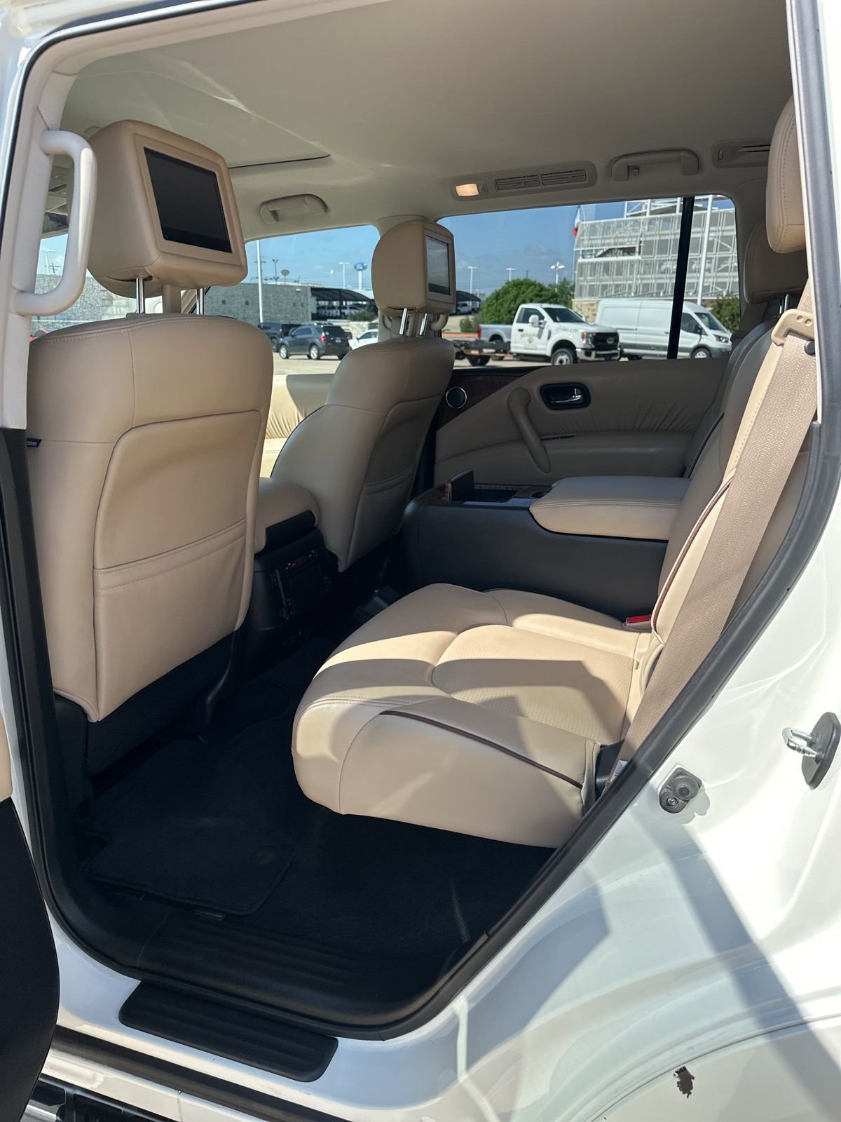 Used 2020 Nissan Armada Platinum w/ Captain's Chairs Package RWD image 6