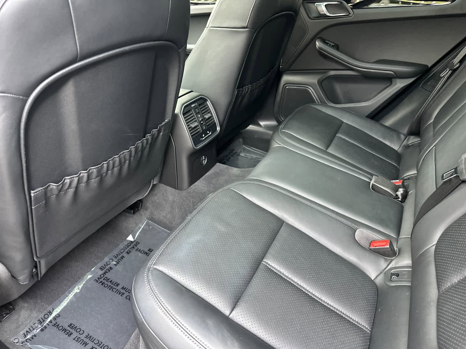 Certified 2025 Porsche Macan AWD/4WD image 13
