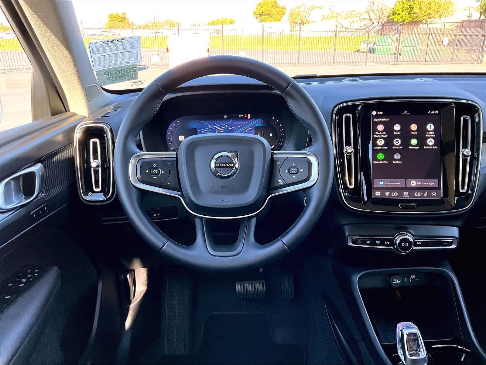 Used 2025 Volvo XC40 B5 Plus image 7