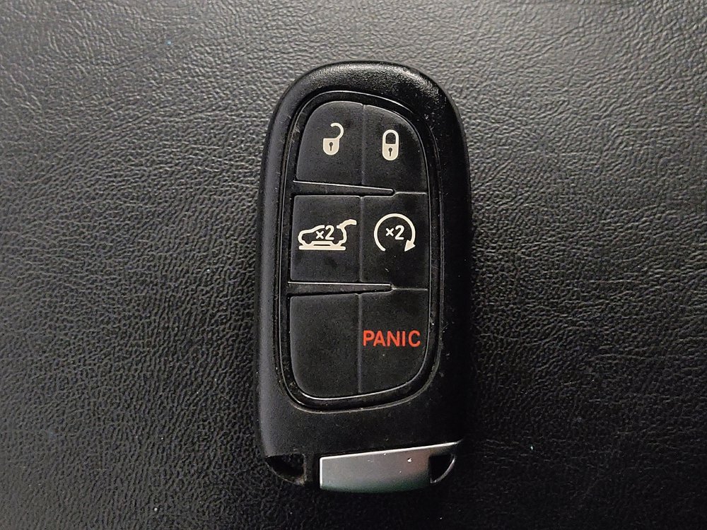 Used 2018 Jeep Cherokee Limited w/ Luxury Group AWD/4WD image 32