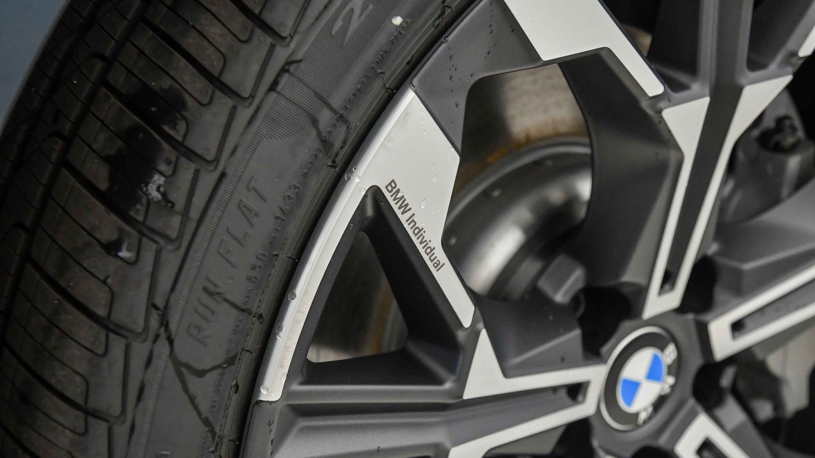 New 2026 BMW 330i Sedan w/ Premium Package image 11