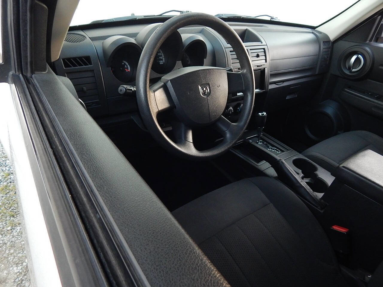 Used 2011 Dodge Nitro SE RWD image 11