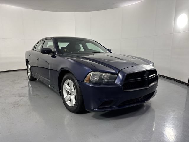 Used 2013 Dodge Charger SE RWD image 3