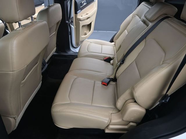 Used 2017 Ford Explorer Limited image 22