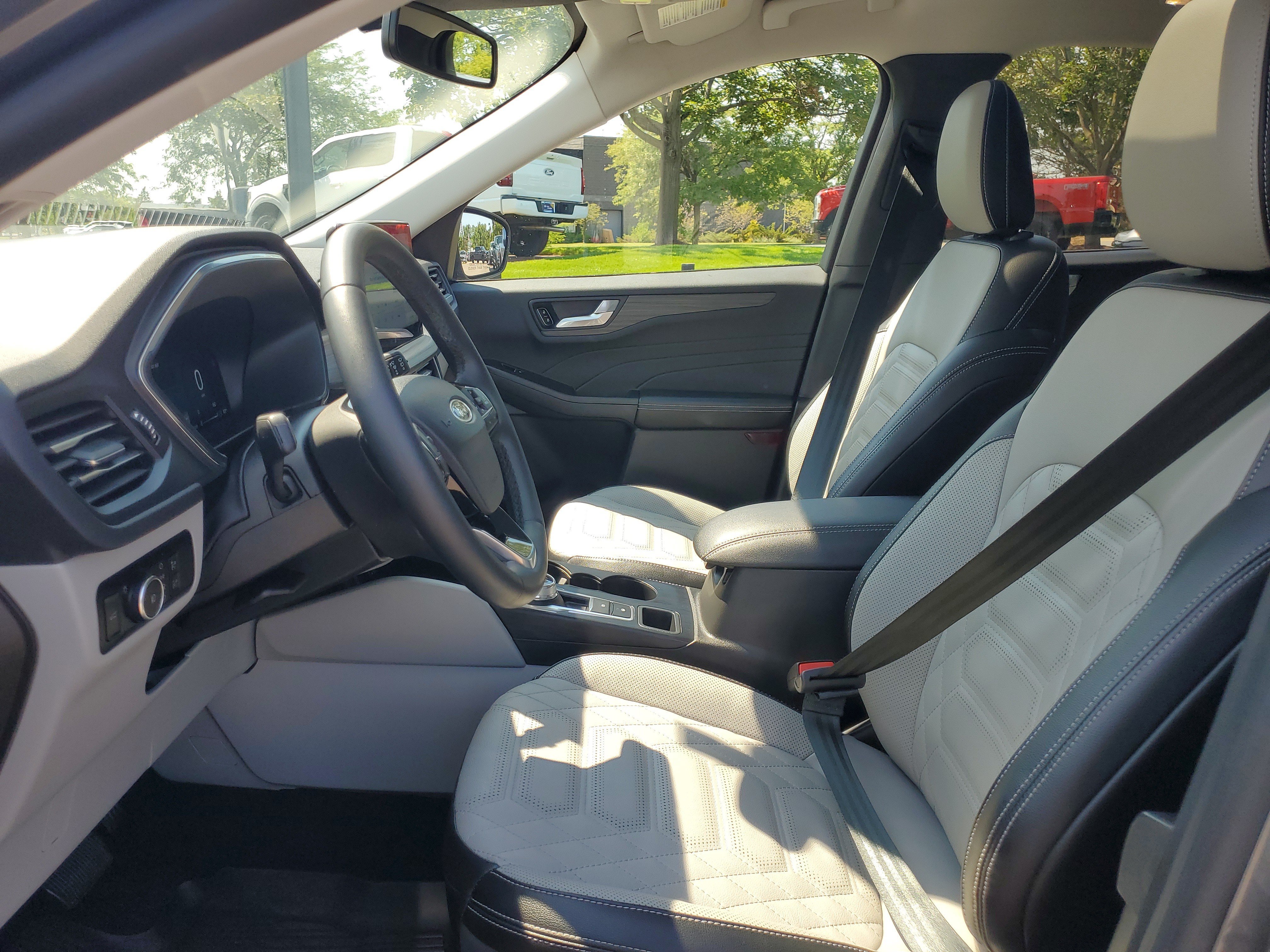 Certified 2023 Ford Escape Platinum w/ Premium Technology Package AWD/4WD image 16