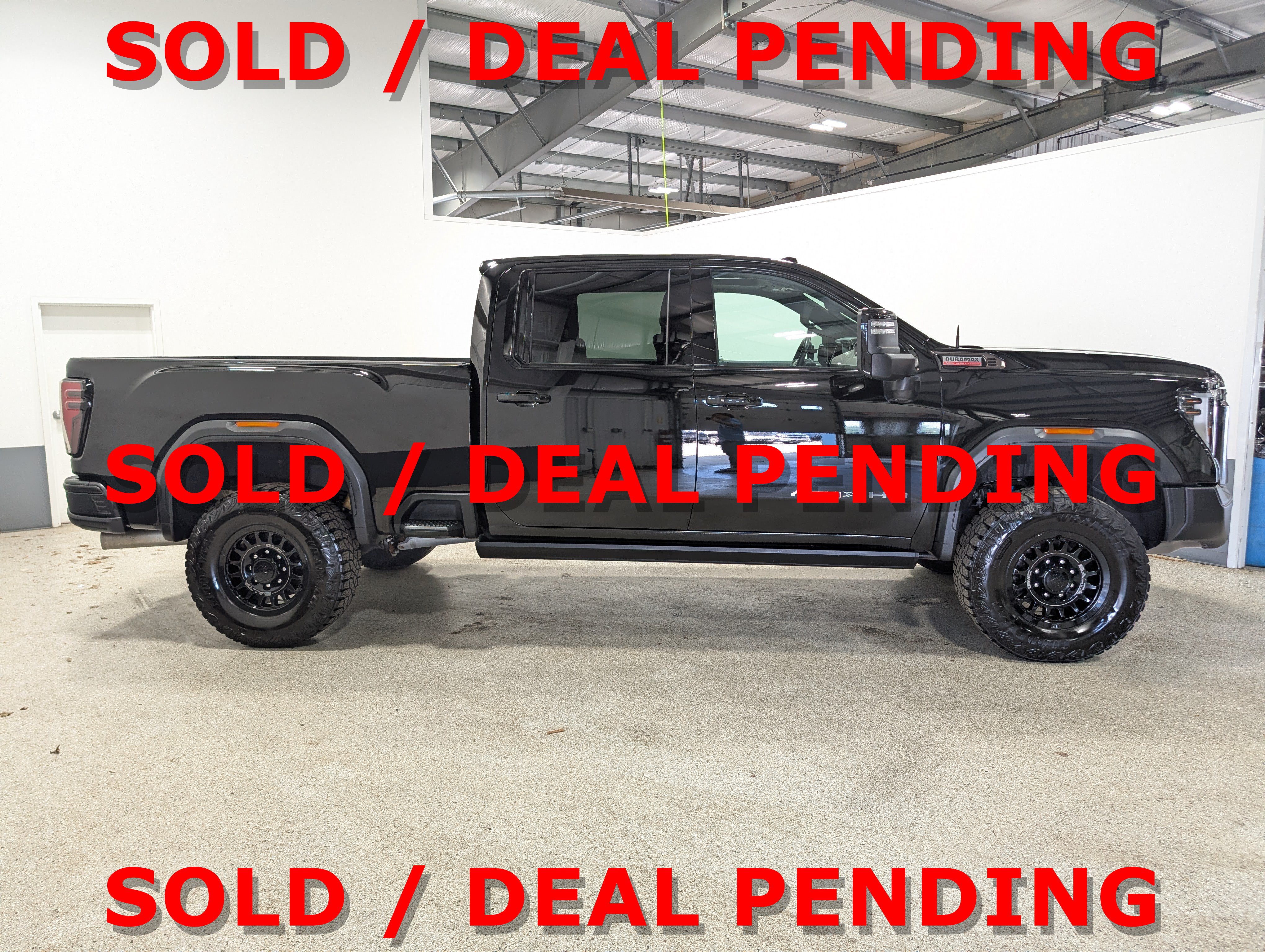Used 2025 GMC Sierra 2500 AT4X w/ AT4X AEV Edition AWD/4WD image 2